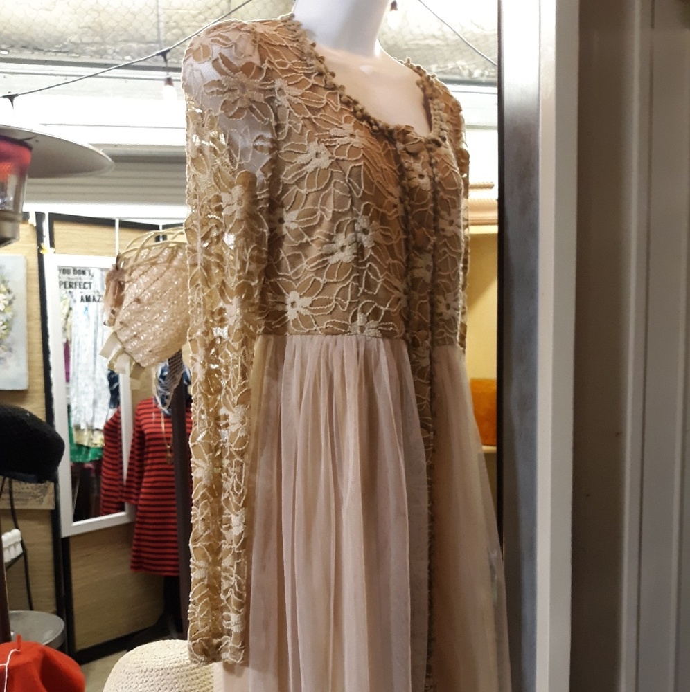 Dress - Picture 3 of 3
